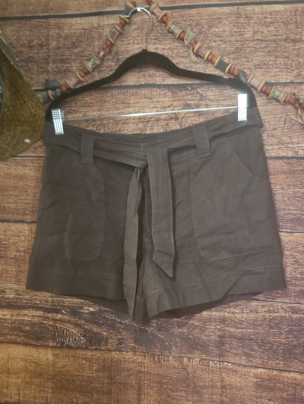 LIKE NEW "Democracy" Beautifull Dark Camo Green Dress Shorts, Tie Waisted ! Sz 8